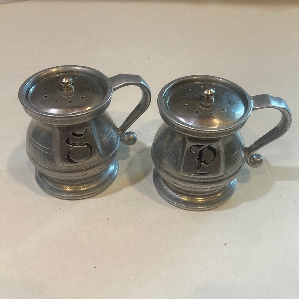 Vintage Wilton Armetale Pewter Salt Pepper Shakers.